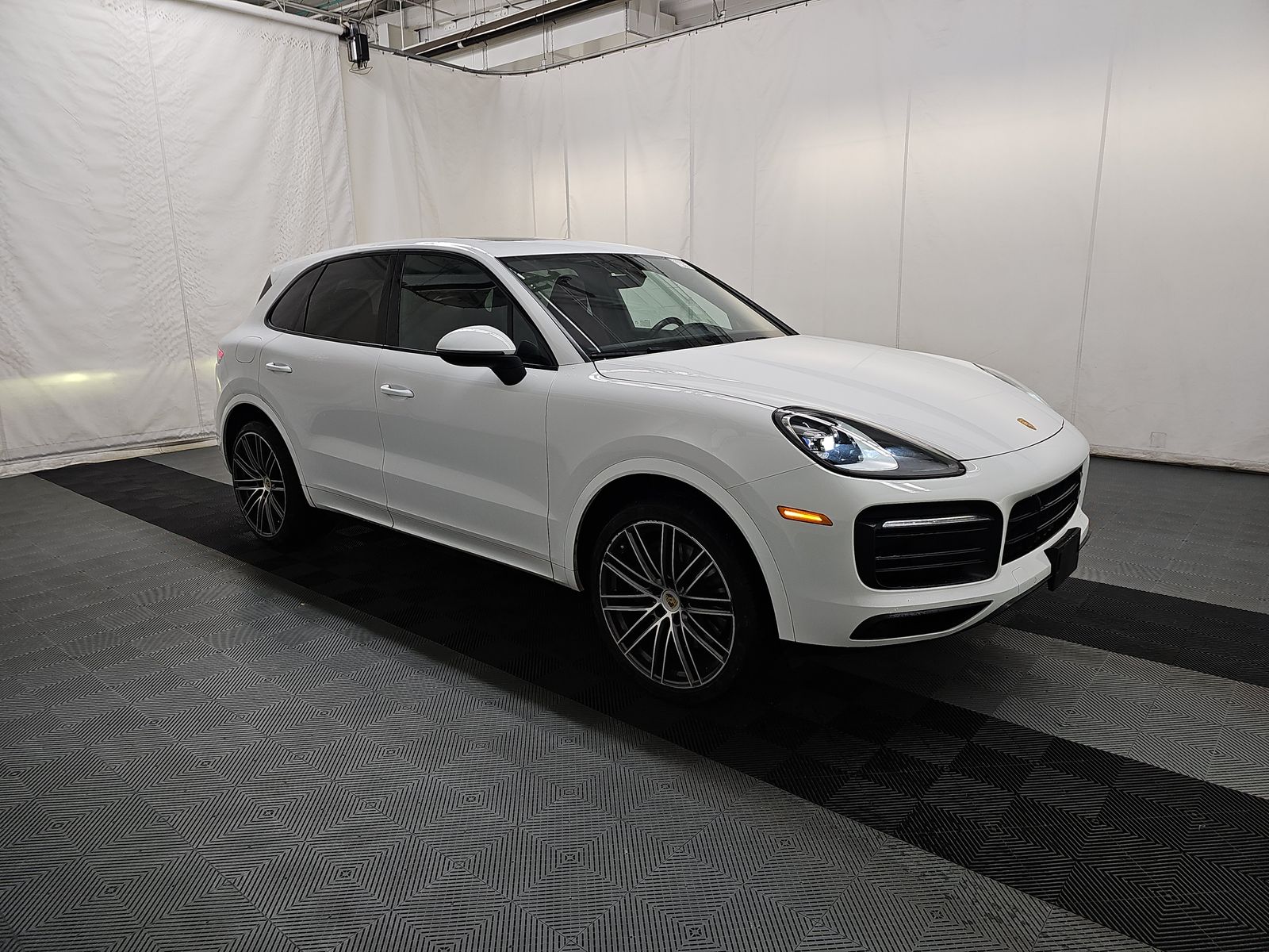 2023 Porsche Cayenne Platinum Edition AWD