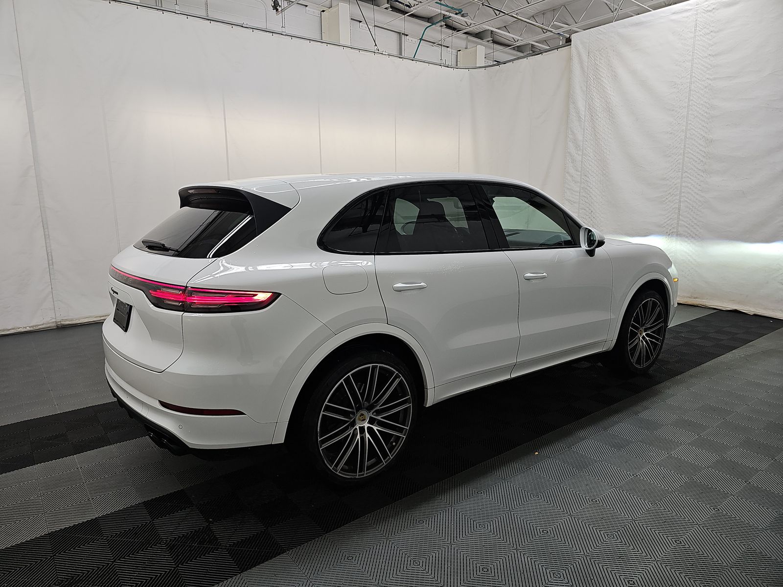 2023 Porsche Cayenne Platinum Edition AWD