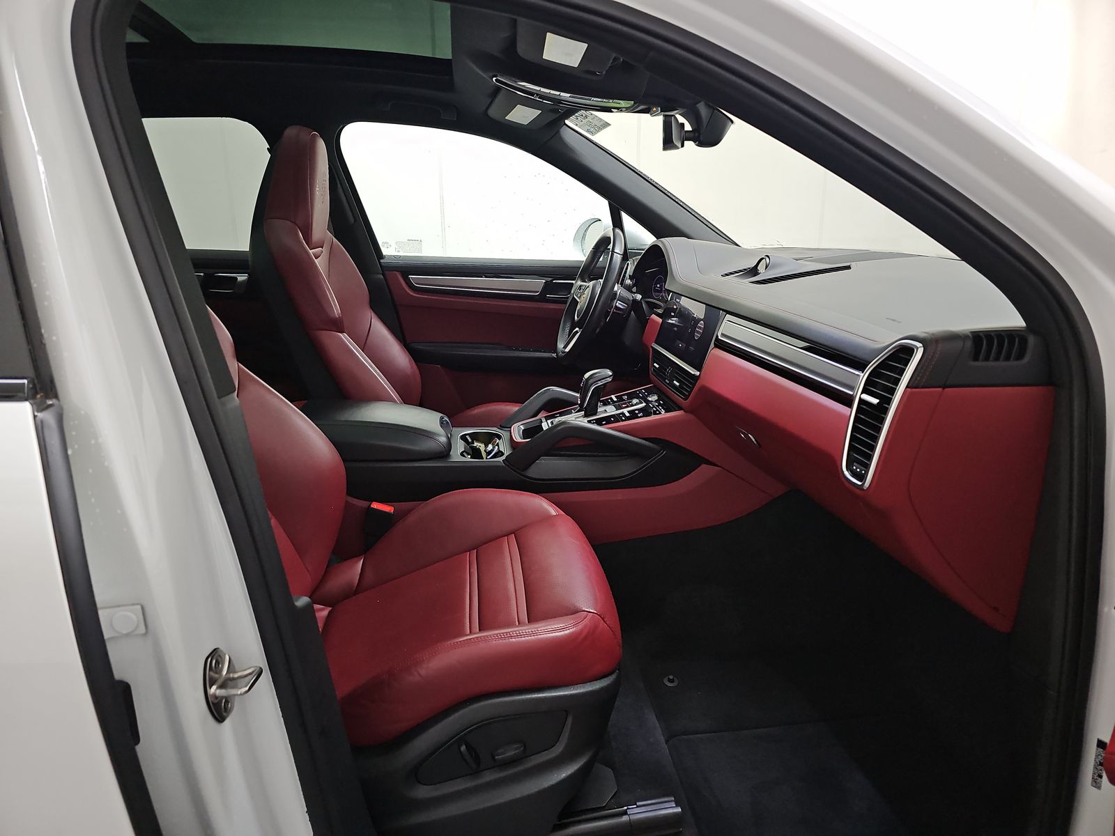 2023 Porsche Cayenne Platinum Edition AWD