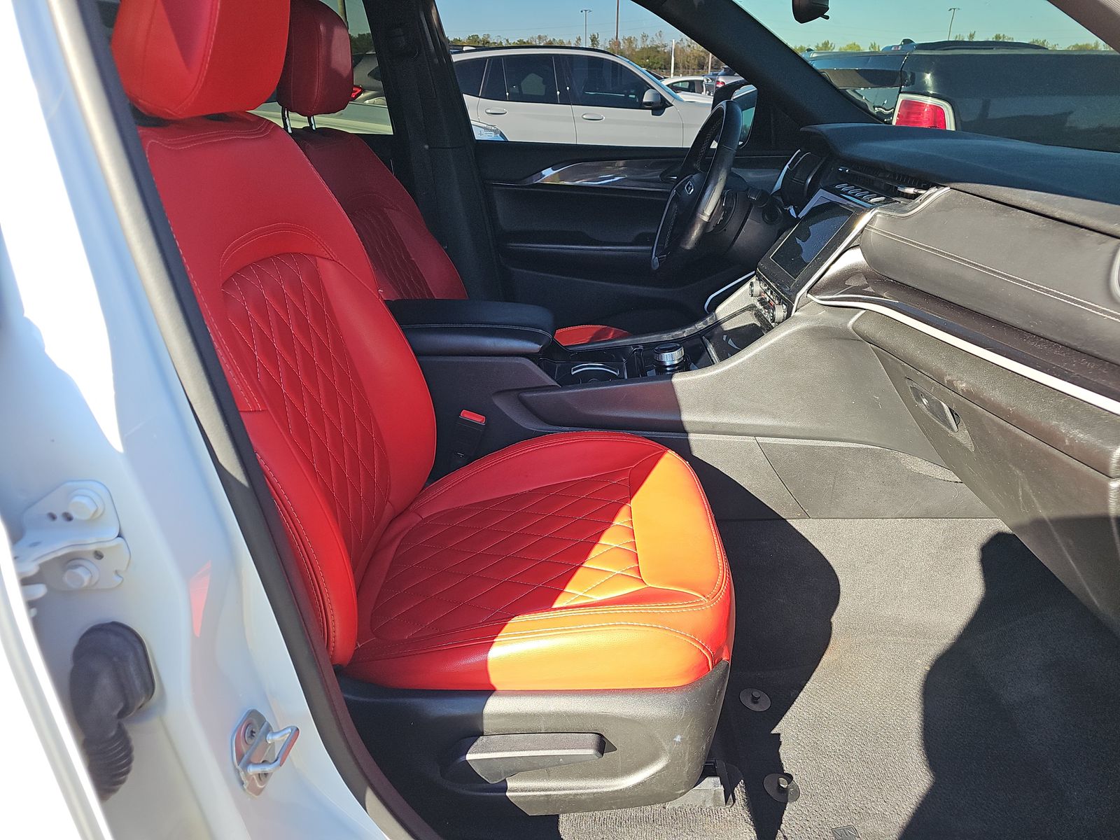 2022 Jeep Grand Cherokee Altitude AWD