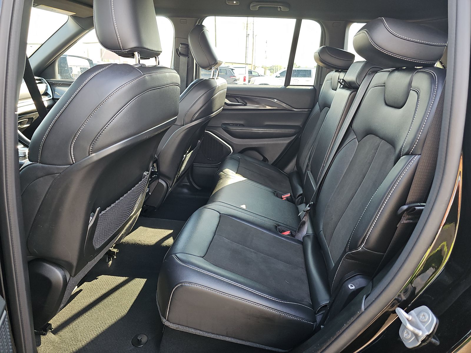 2022 Jeep Grand Cherokee Altitude AWD