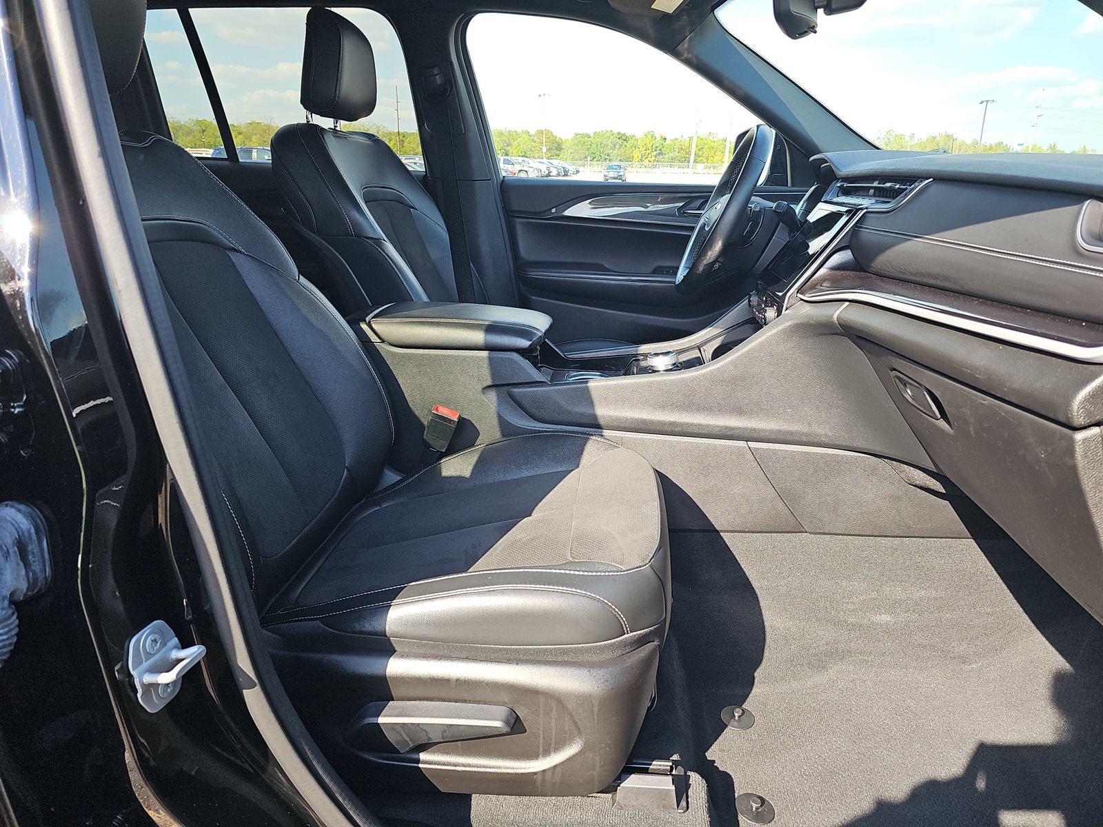 2022 Jeep Grand Cherokee Altitude AWD