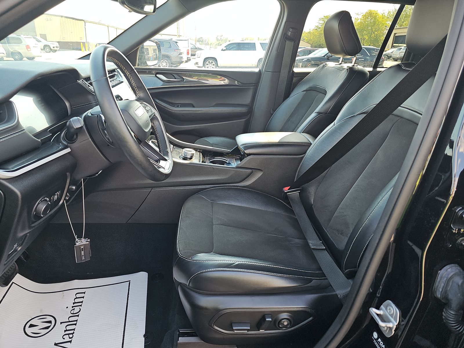 2022 Jeep Grand Cherokee Altitude AWD