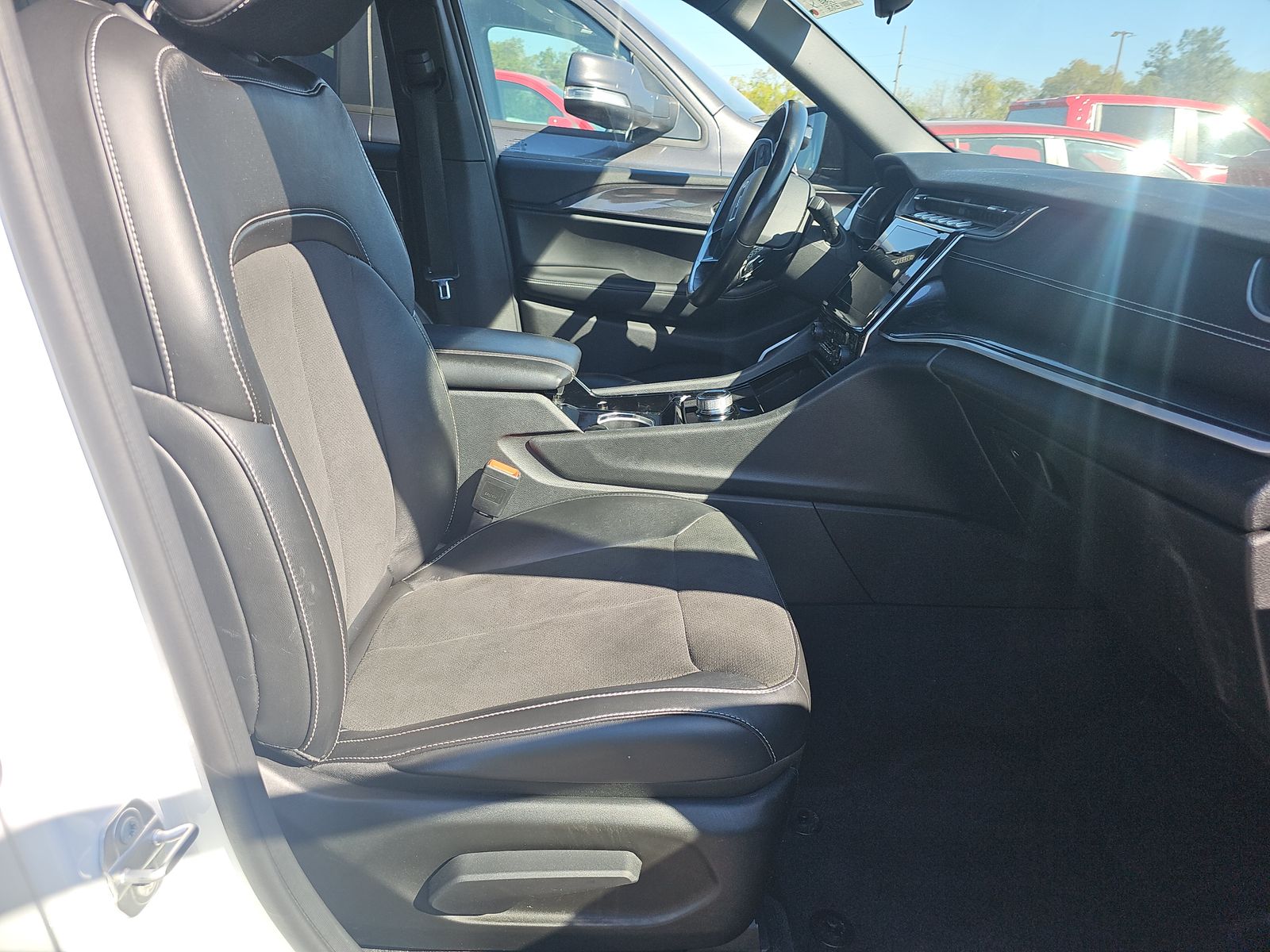 2022 Jeep Grand Cherokee Altitude AWD