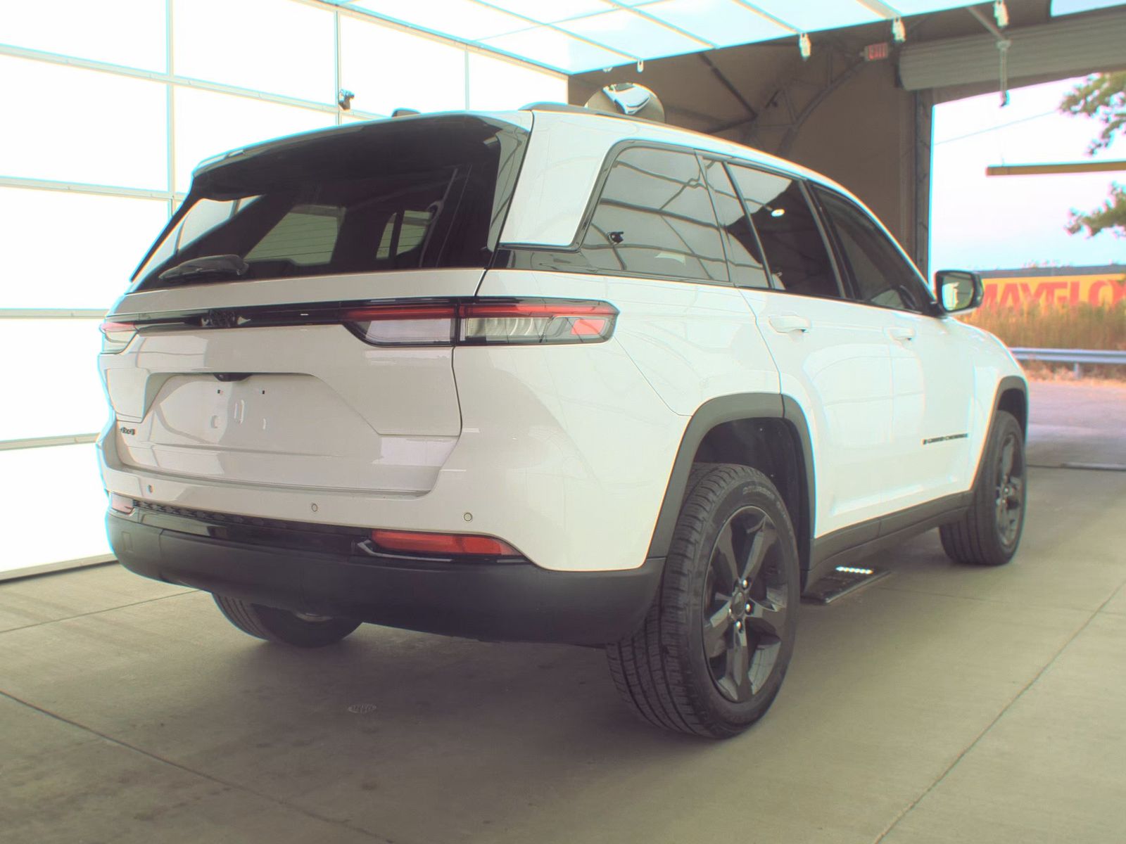 2022 Jeep Grand Cherokee Altitude AWD
