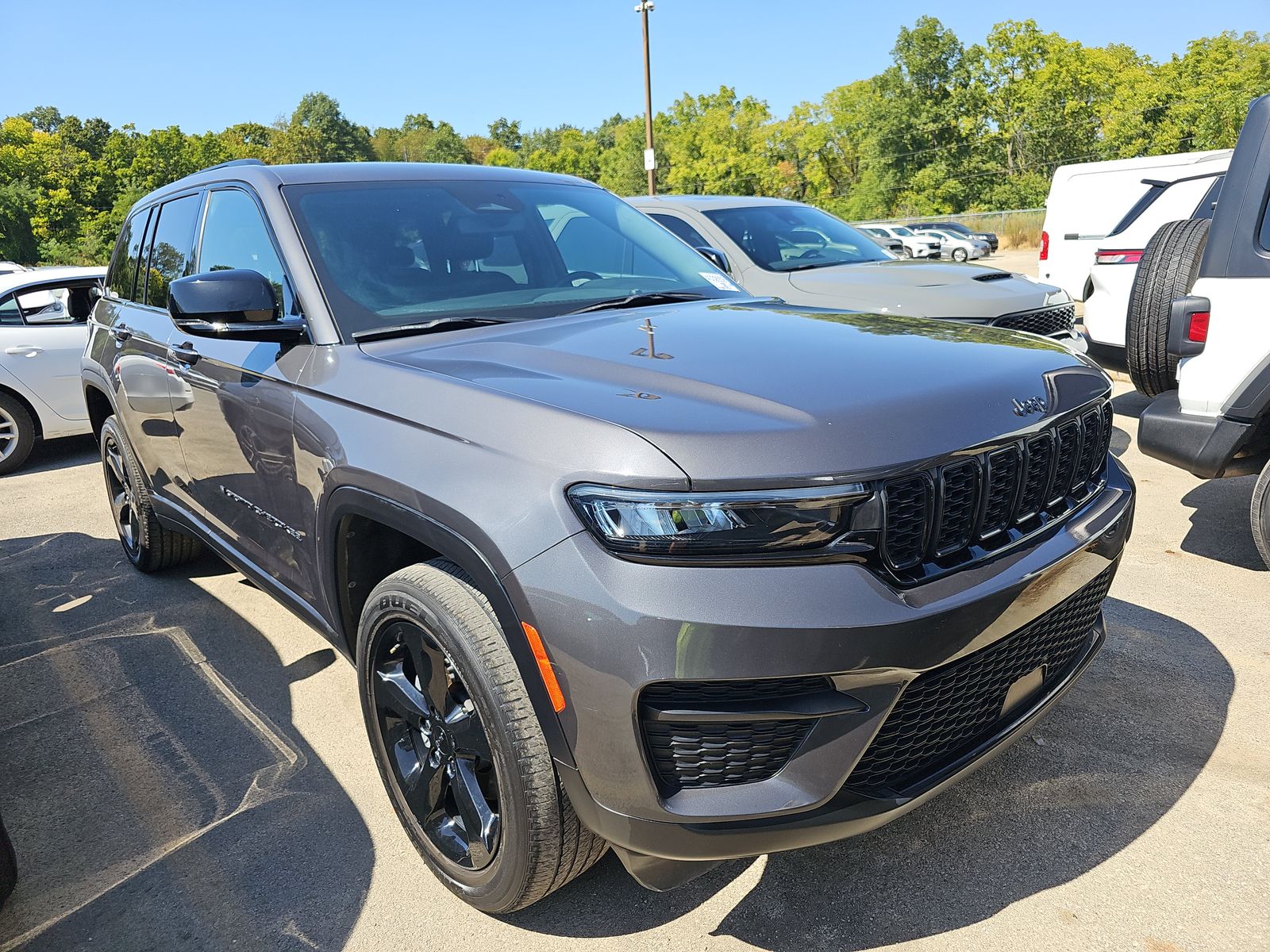 2022 Jeep Grand Cherokee Altitude AWD