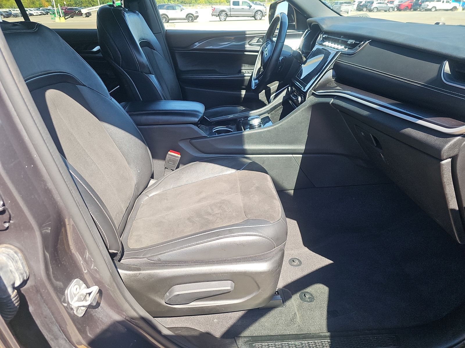 2022 Jeep Grand Cherokee Altitude AWD