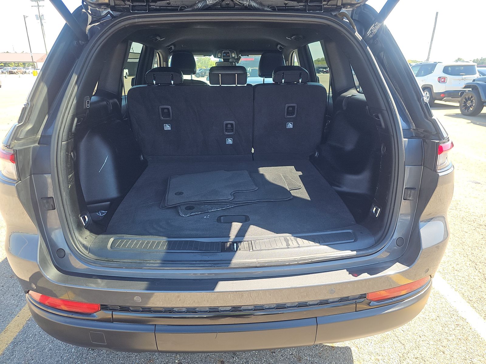 2022 Jeep Grand Cherokee Altitude AWD