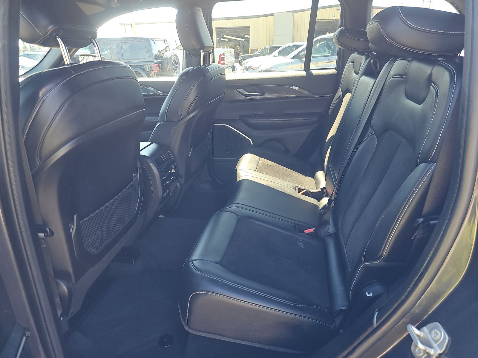 2022 Jeep Grand Cherokee Altitude AWD