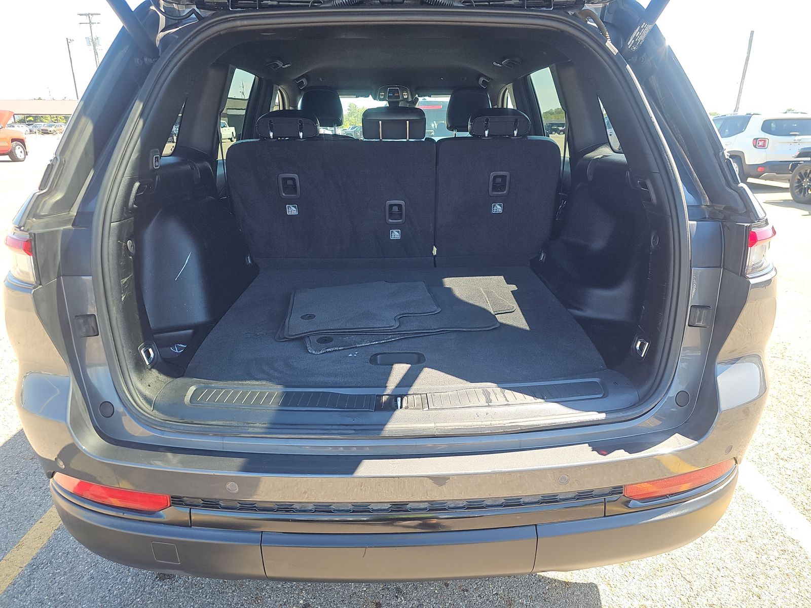 2022 Jeep Grand Cherokee Altitude AWD