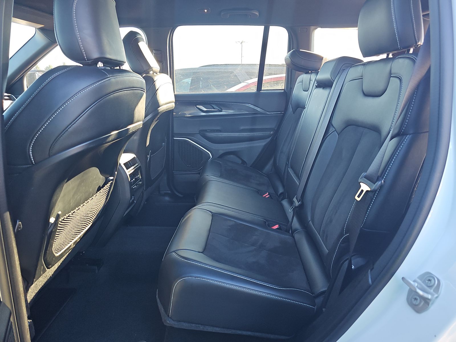 2022 Jeep Grand Cherokee Altitude AWD