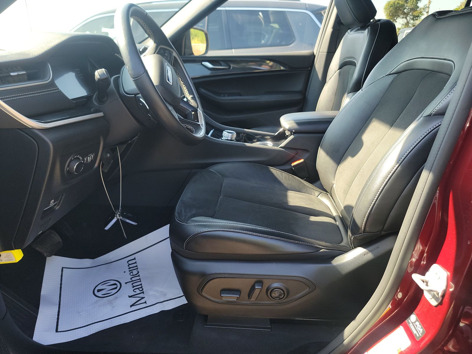 2022 Jeep Grand Cherokee Altitude AWD