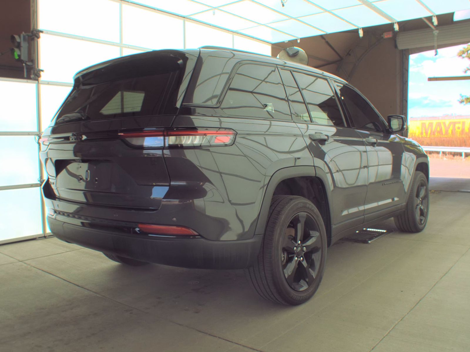 2022 Jeep Grand Cherokee Altitude AWD