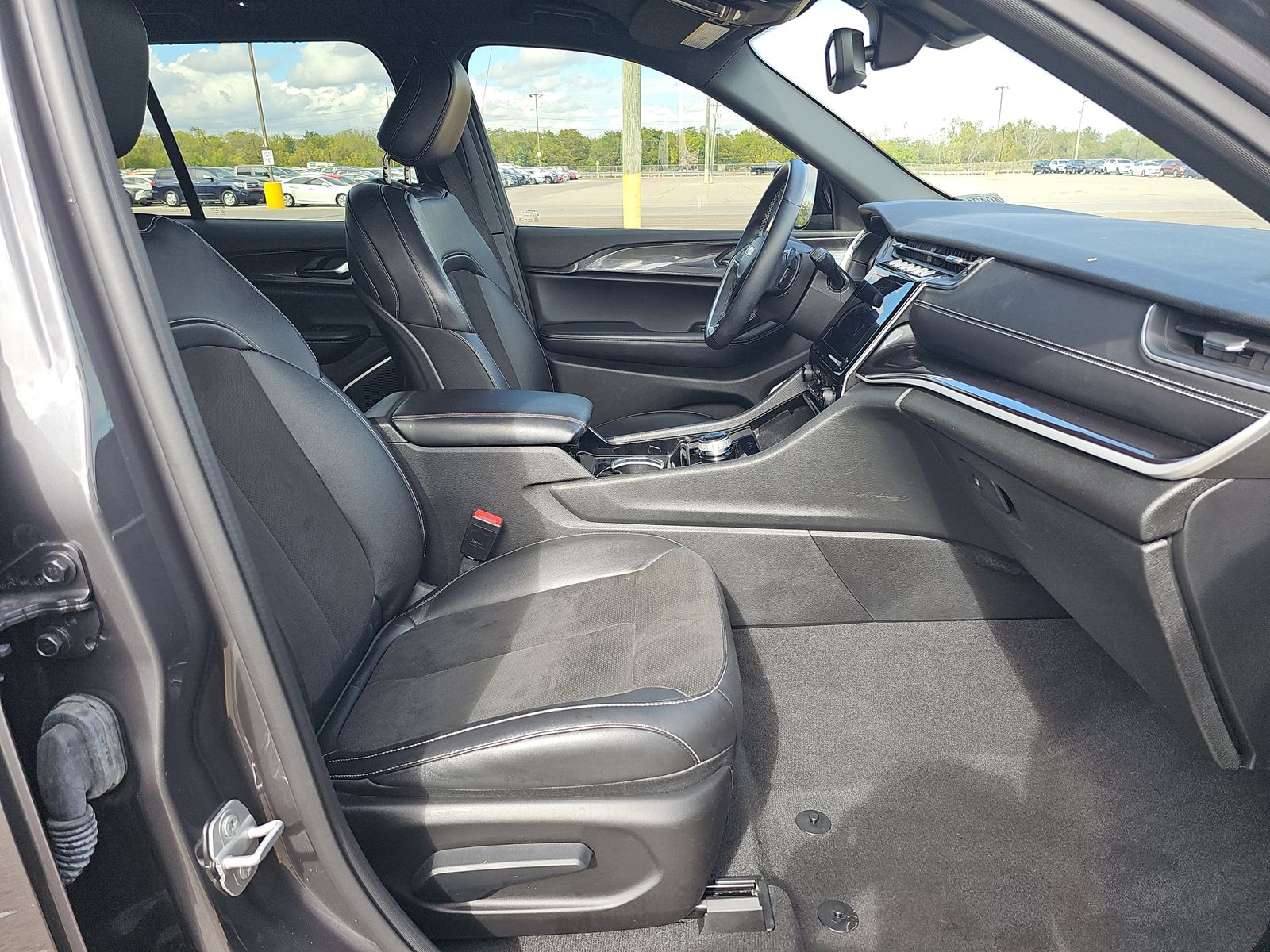 2022 Jeep Grand Cherokee Altitude AWD