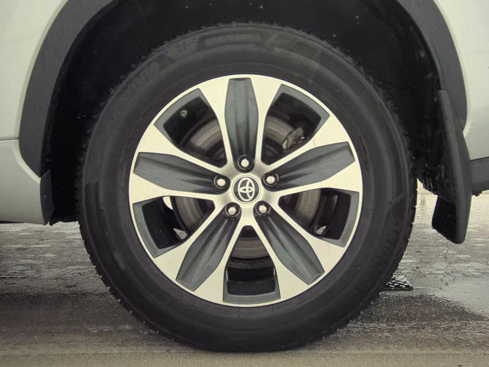 2023 Toyota Highlander Hybrid XLE AWD