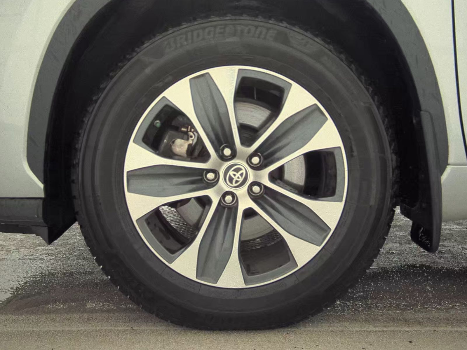 2023 Toyota Highlander Hybrid XLE AWD