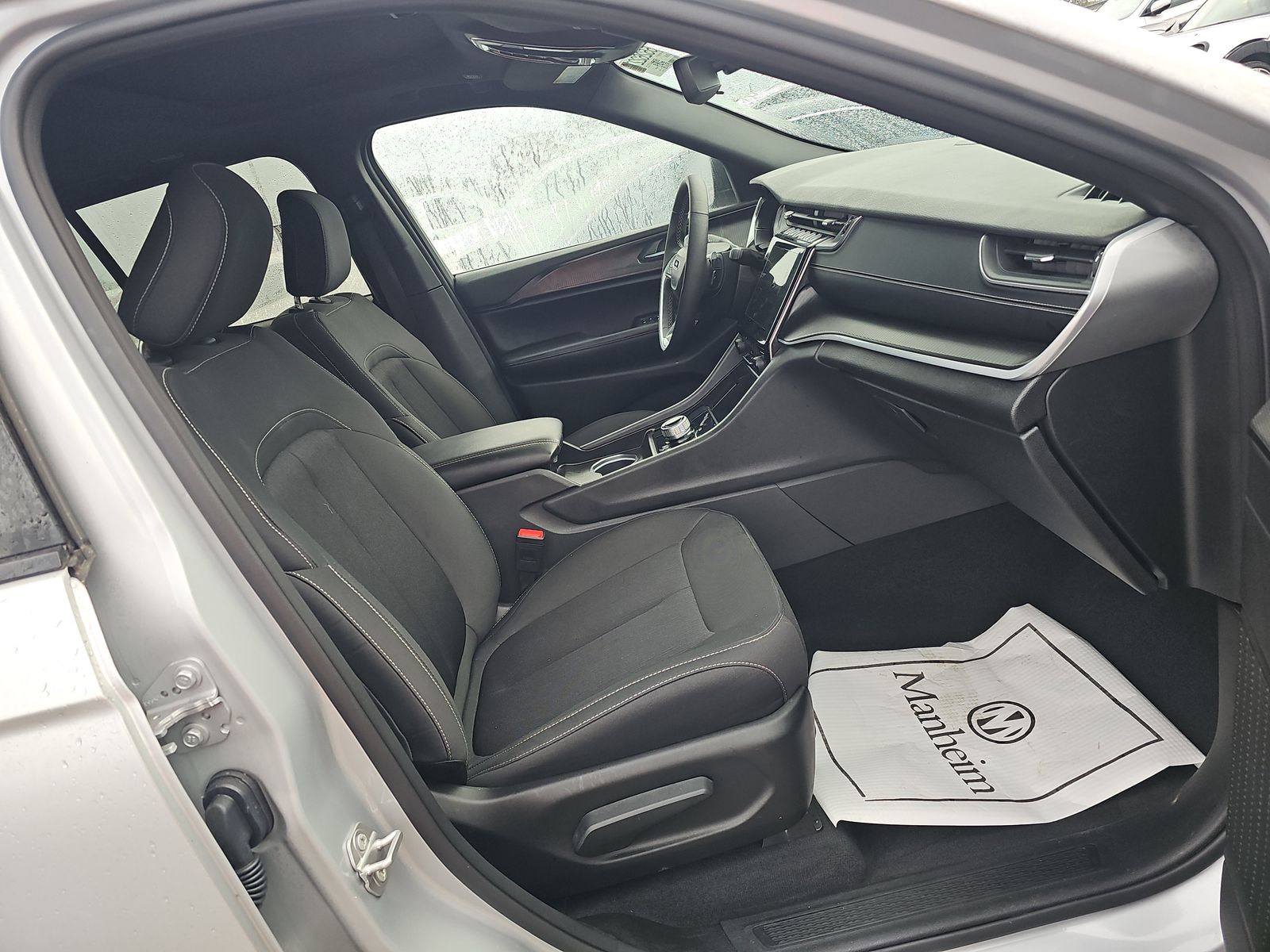 2024 Jeep Grand Cherokee Laredo X RWD