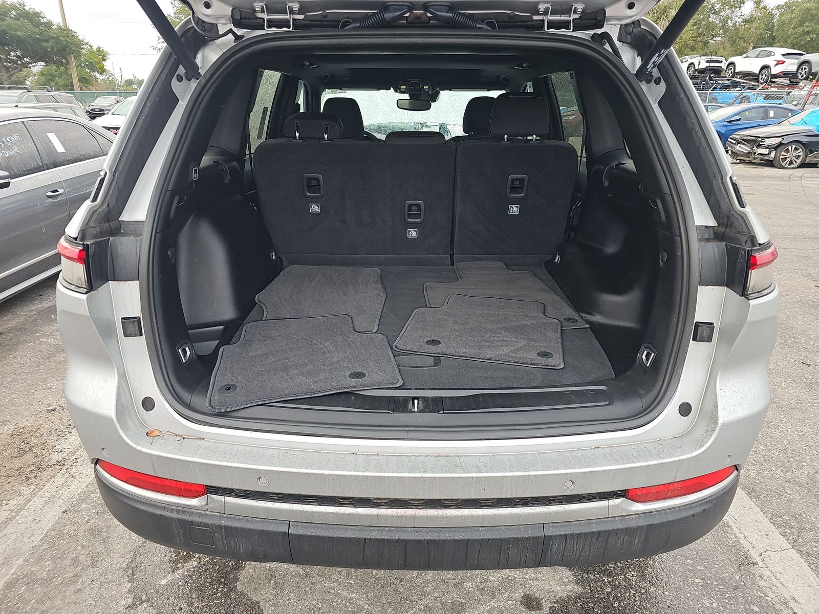 2024 Jeep Grand Cherokee Laredo X RWD