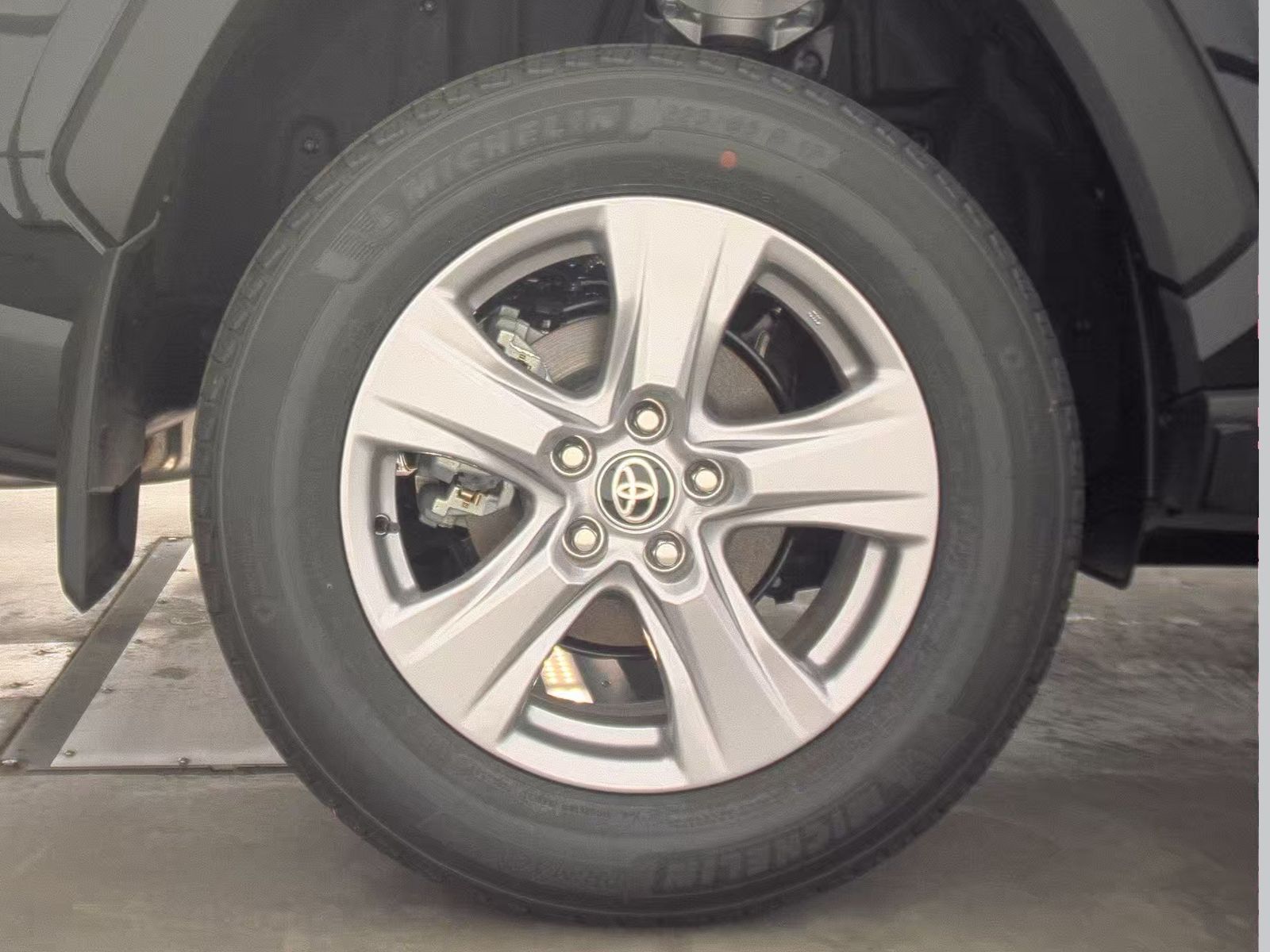 2025 Toyota RAV4 XLE FWD