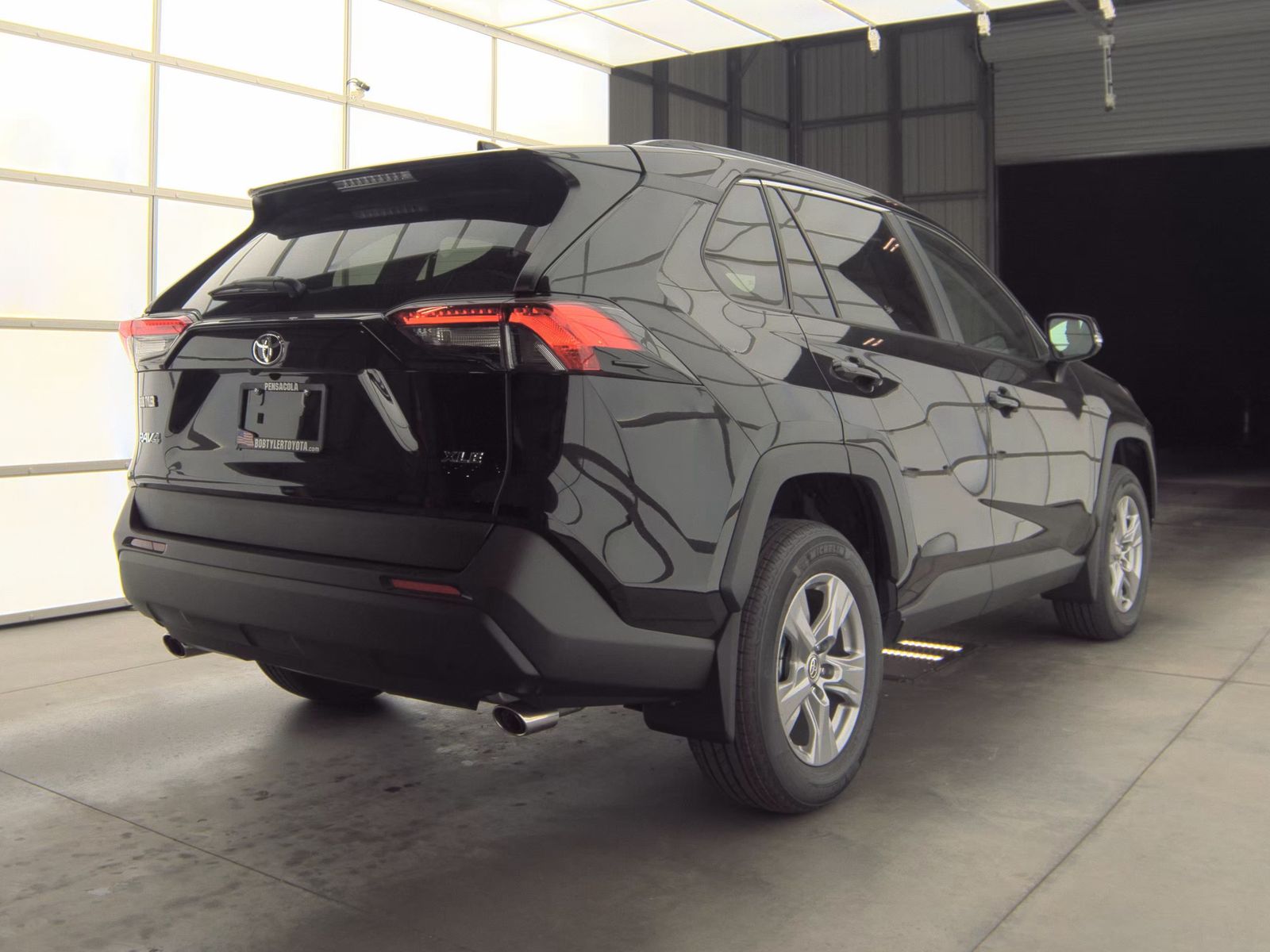 2025 Toyota RAV4 XLE FWD