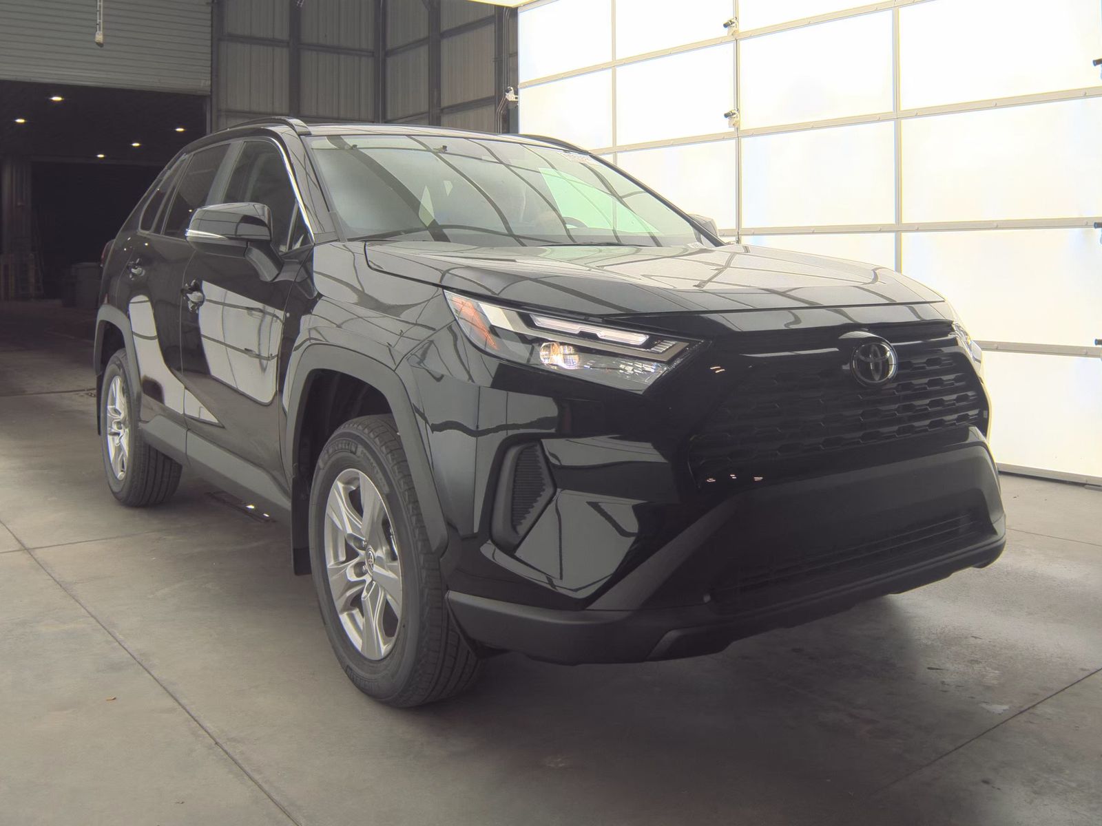 2025 Toyota RAV4 XLE FWD