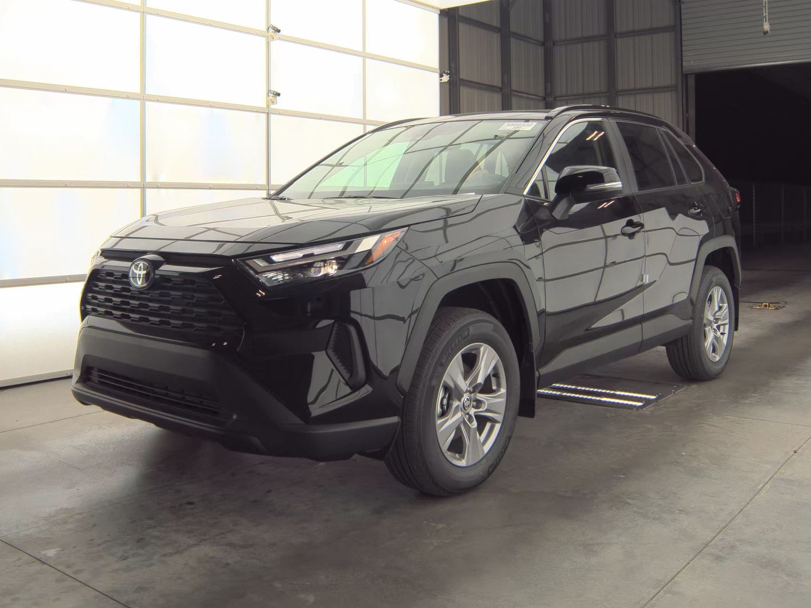 2025 Toyota RAV4 XLE FWD