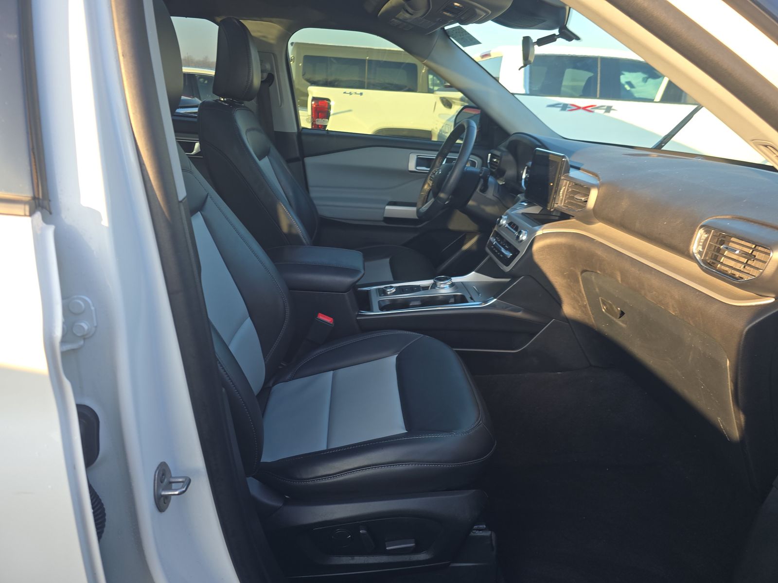 2023 Ford Explorer XLT AWD