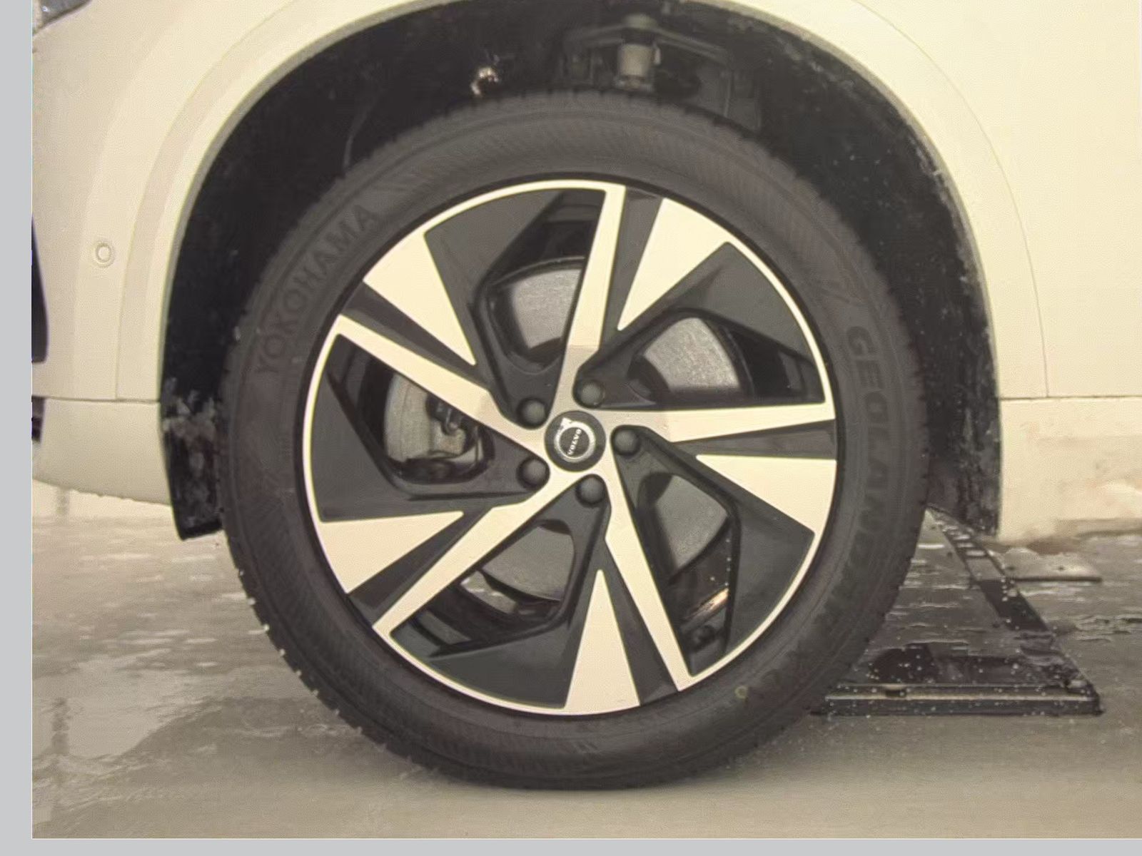 2022 Volvo XC90 Recharge T8 R-Design AWD