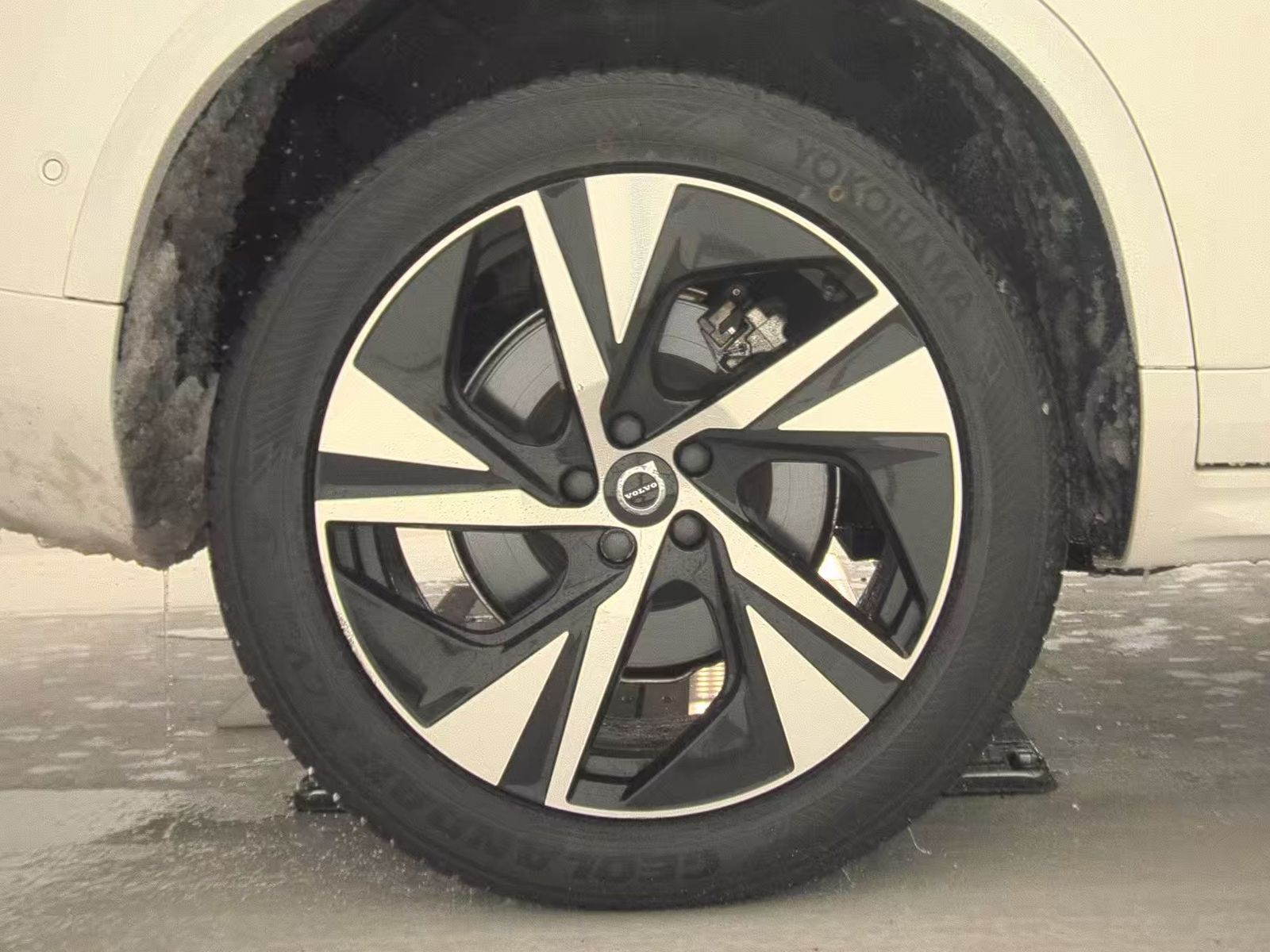 2022 Volvo XC90 Recharge T8 R-Design AWD