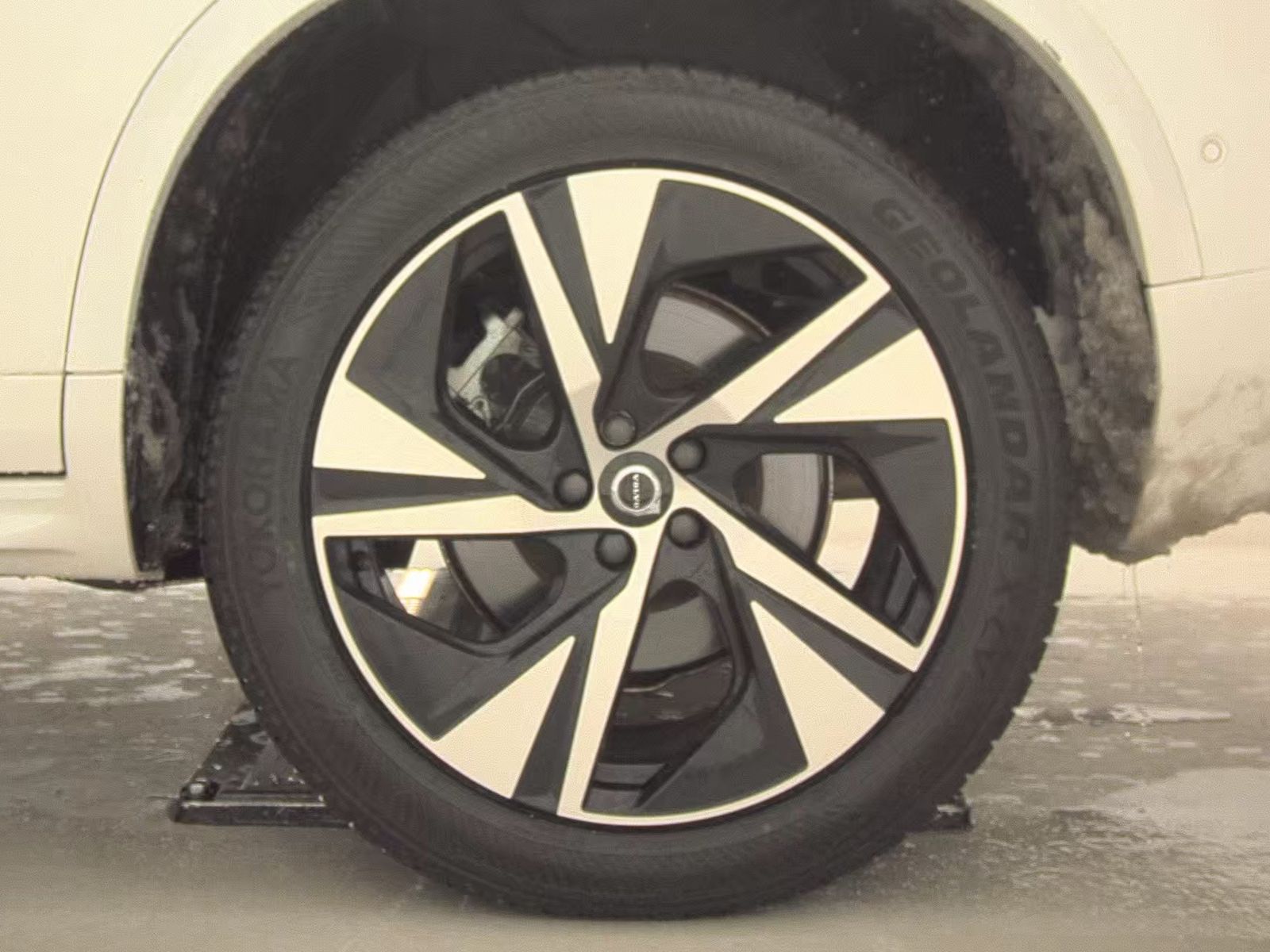 2022 Volvo XC90 Recharge T8 R-Design AWD