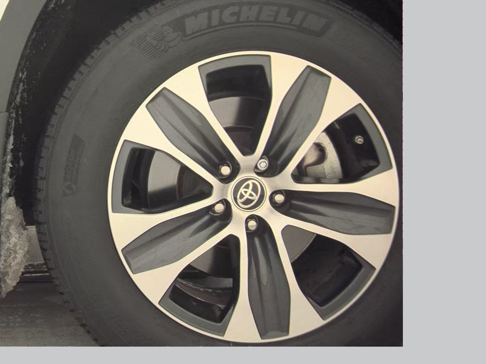 2022 Toyota Highlander XLE AWD