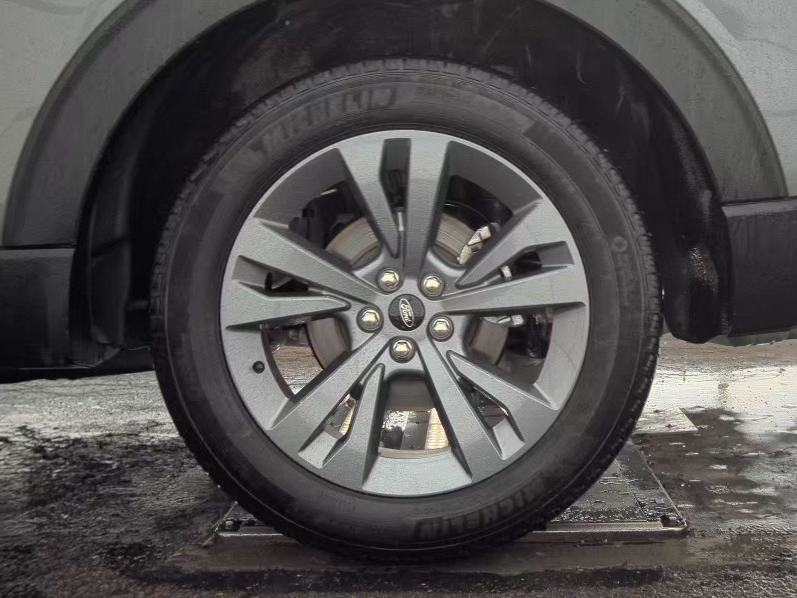 2025 Ford Explorer Active AWD