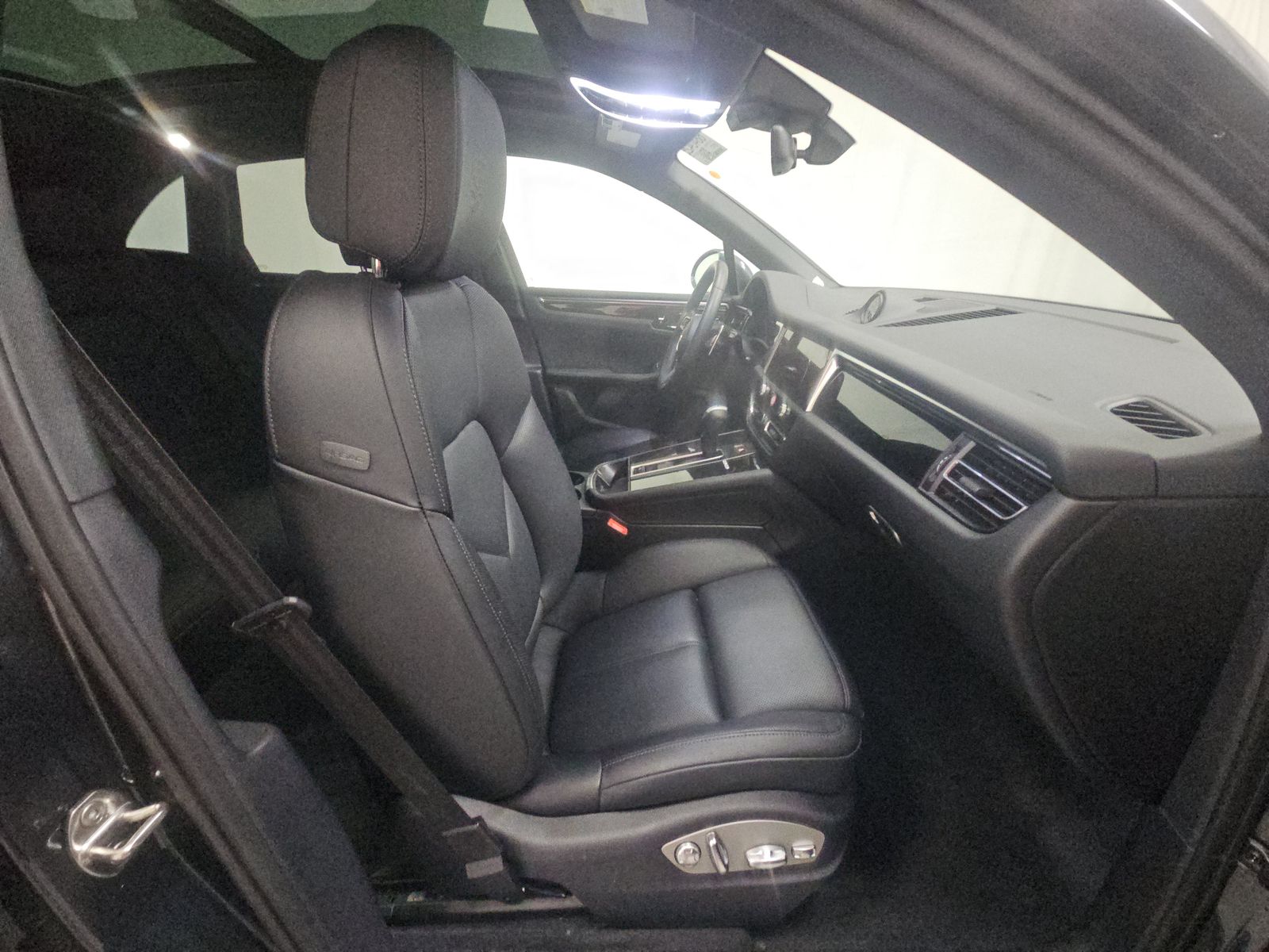 2024 Porsche Macan Base AWD