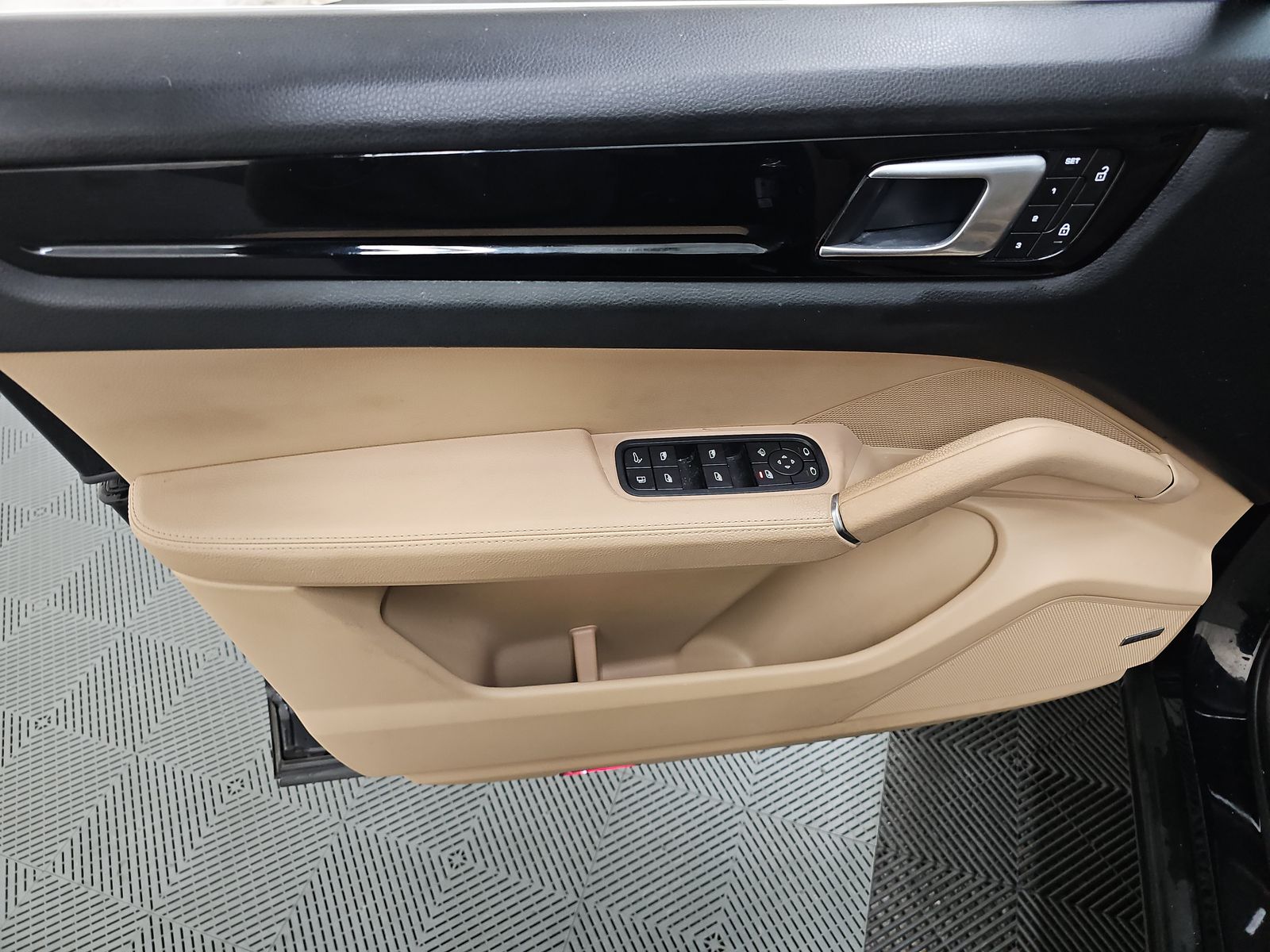 2022 Porsche Cayenne E-Hybrid AWD