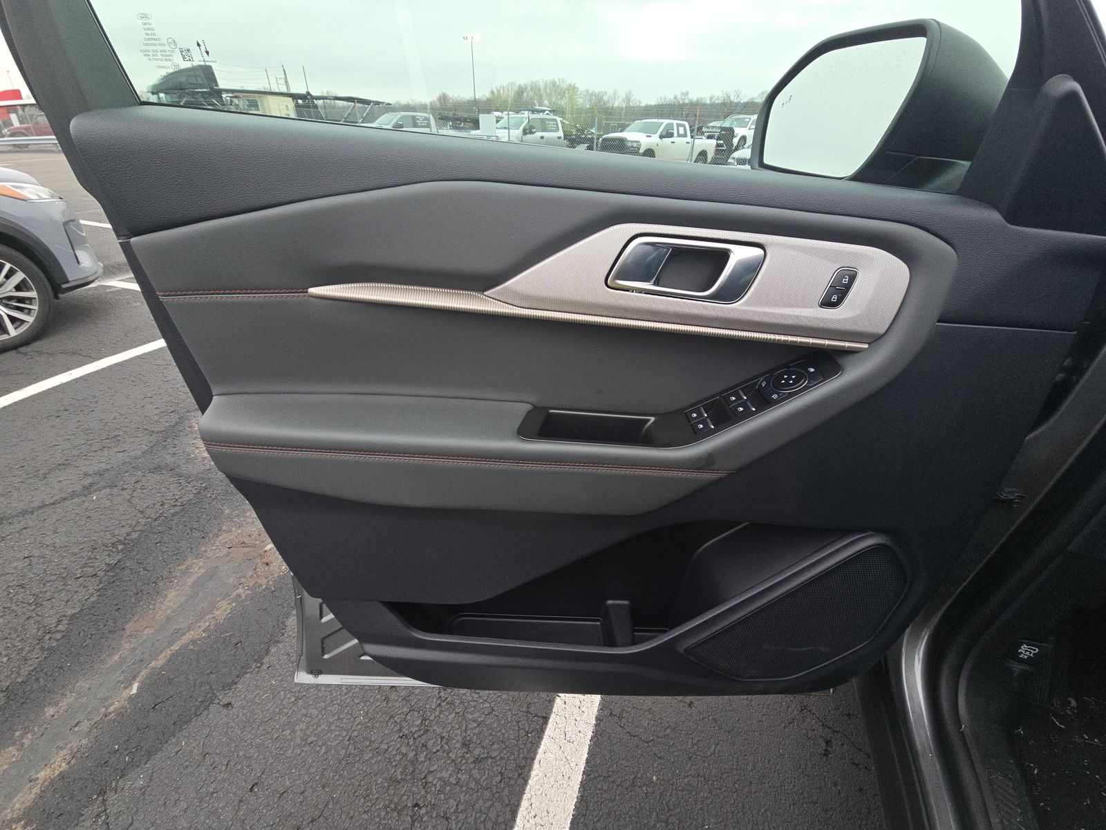 2025 Ford Explorer Active RWD