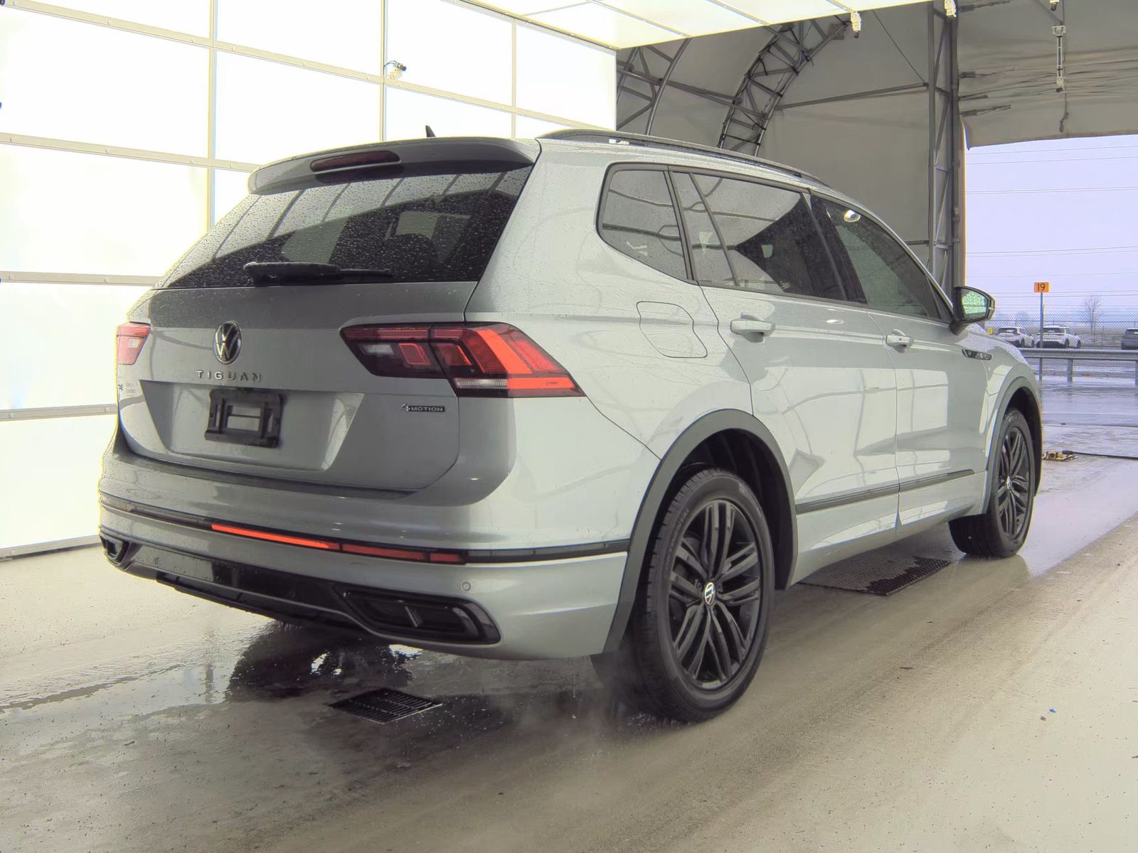 2022 Volkswagen Tiguan 2.0T SE R-Line Black AWD