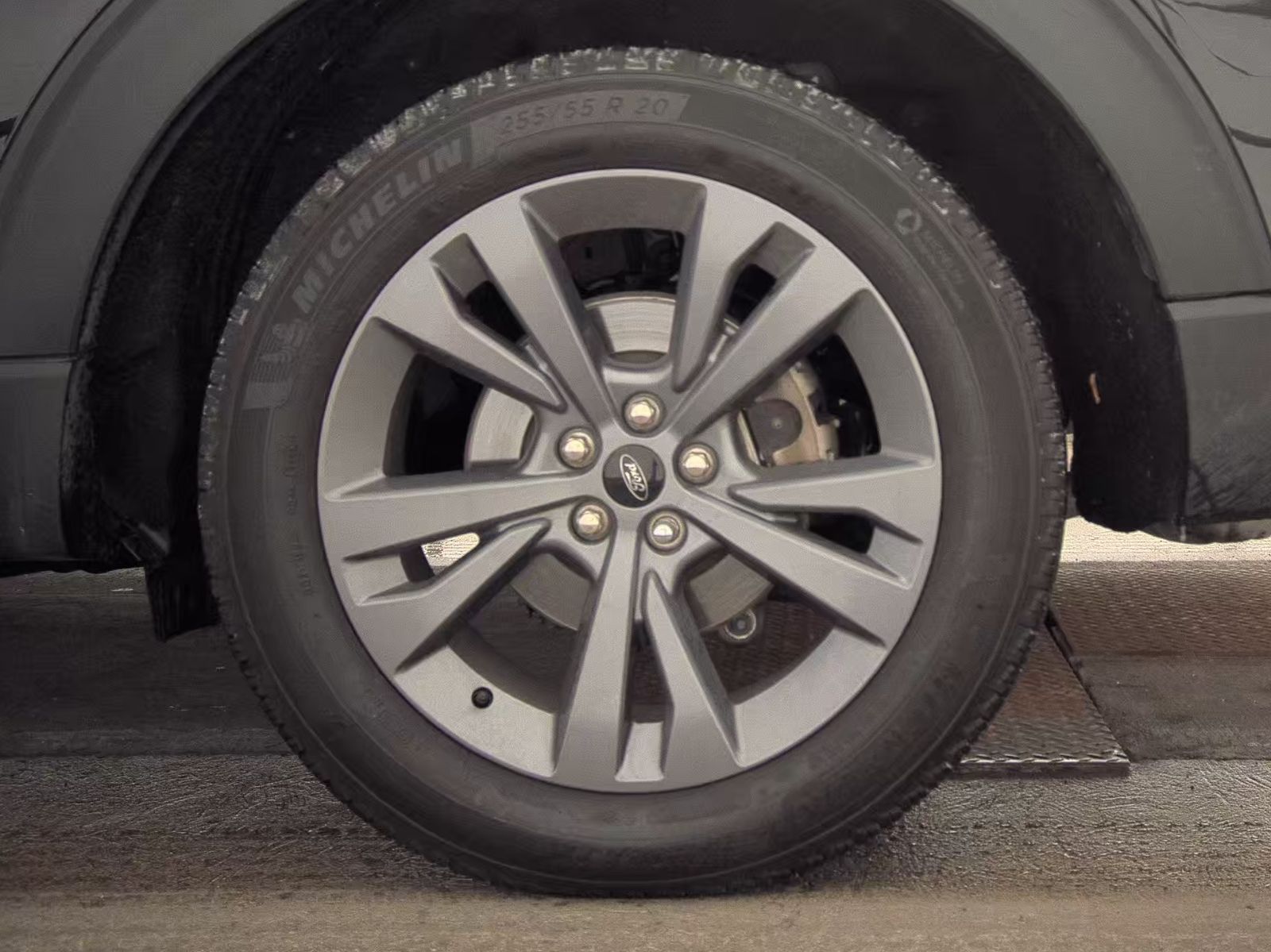 2023 Ford Explorer XLT AWD