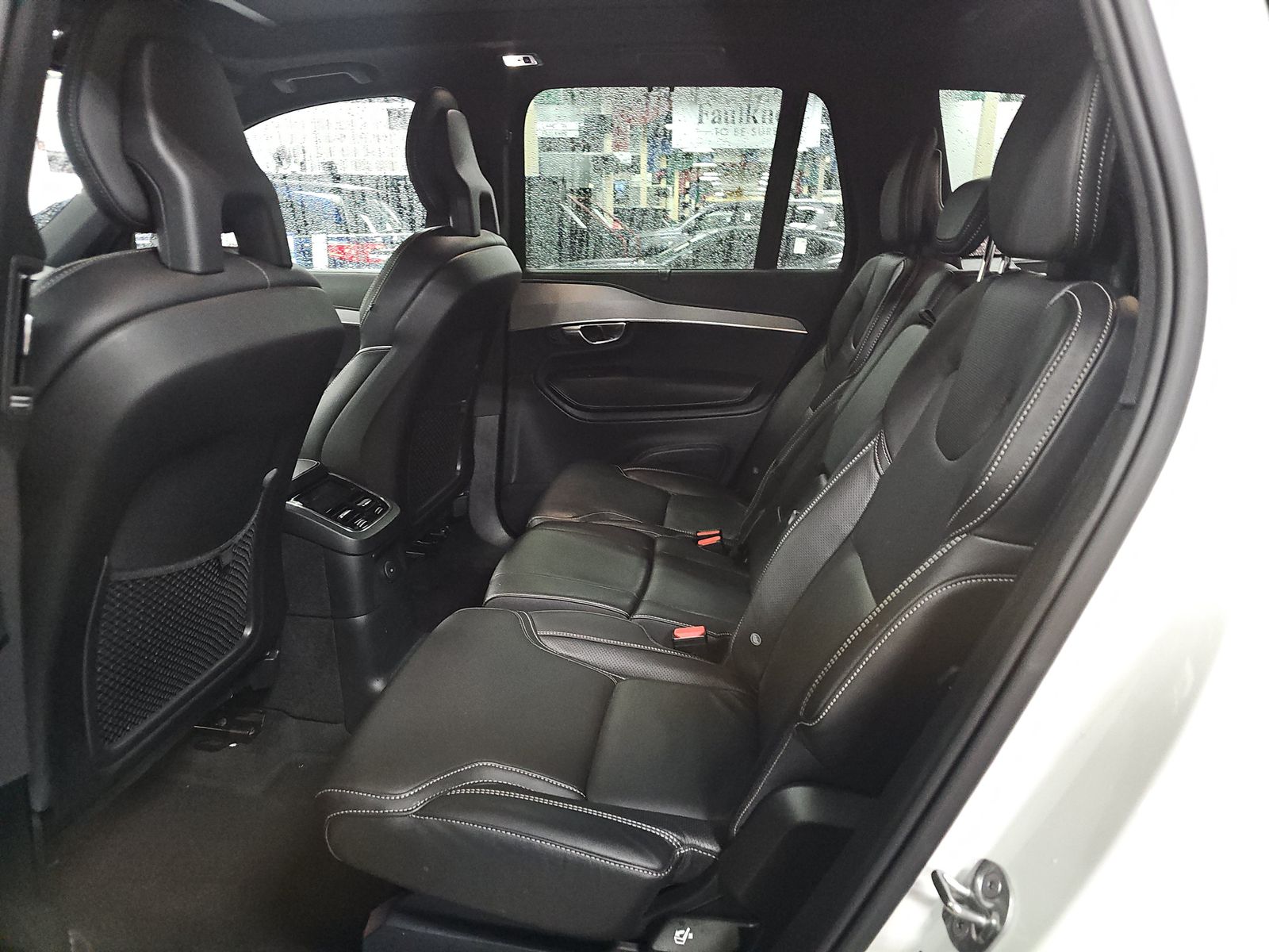 2022 Volvo XC90 Recharge T8 R-Design AWD