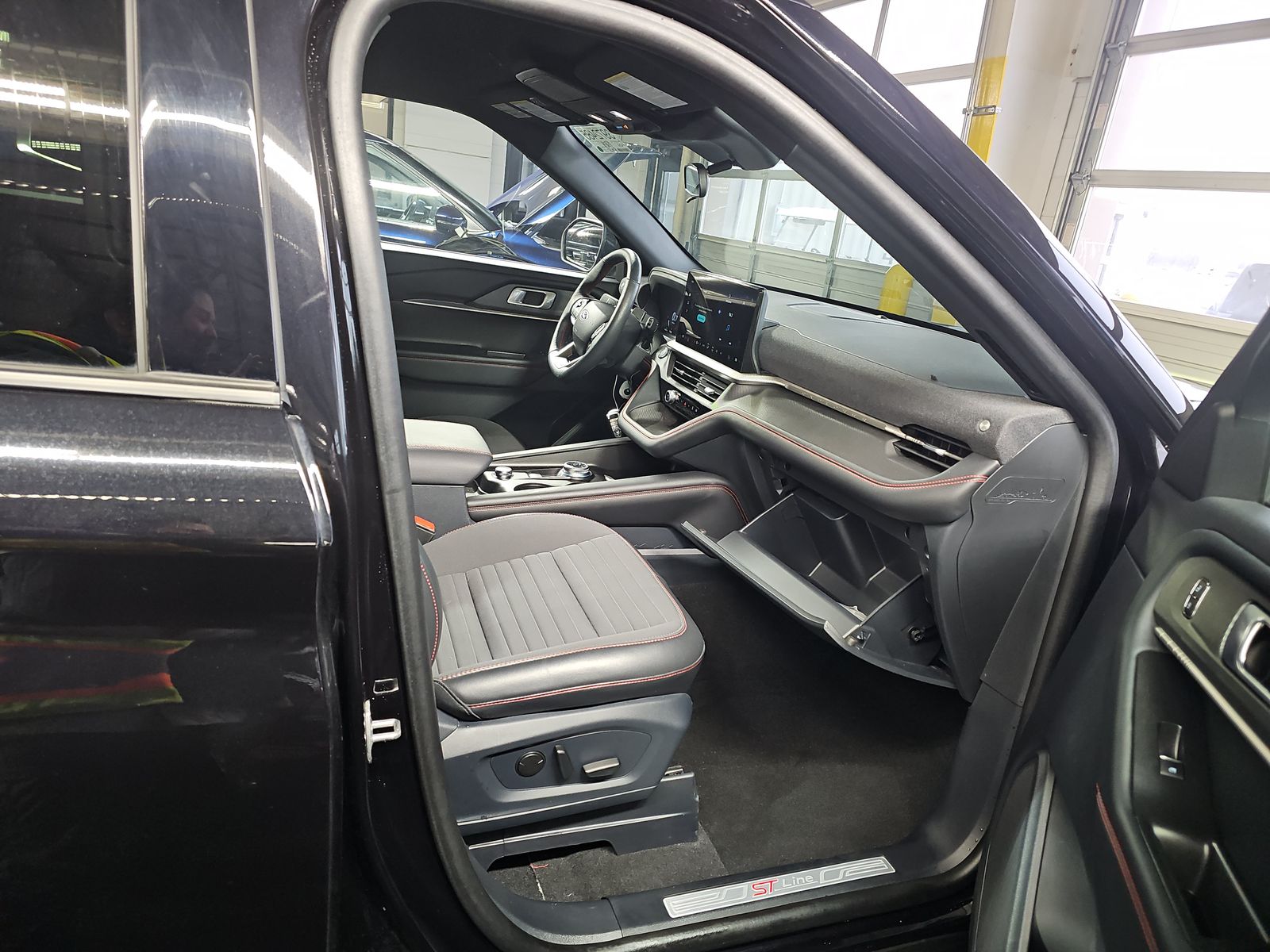 2025 Ford Explorer ST-Line AWD