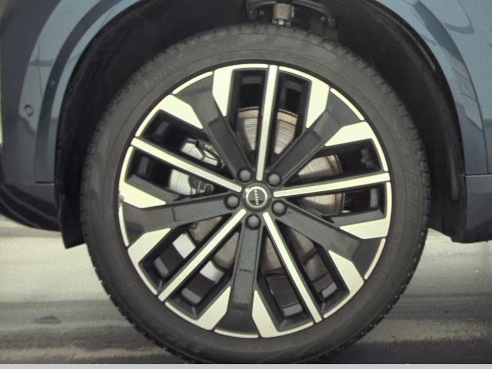 2025 Volvo XC90 B6 Plus AWD