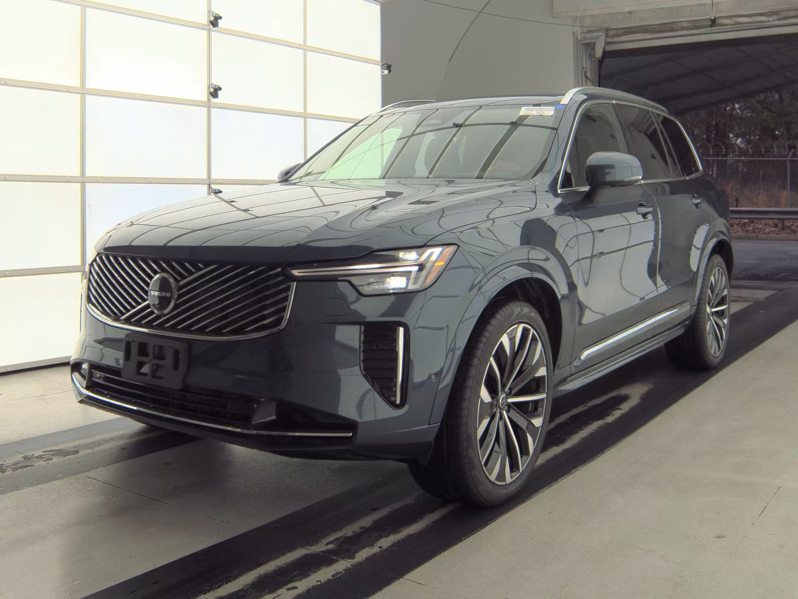 2025 Volvo XC90 B6 Plus AWD