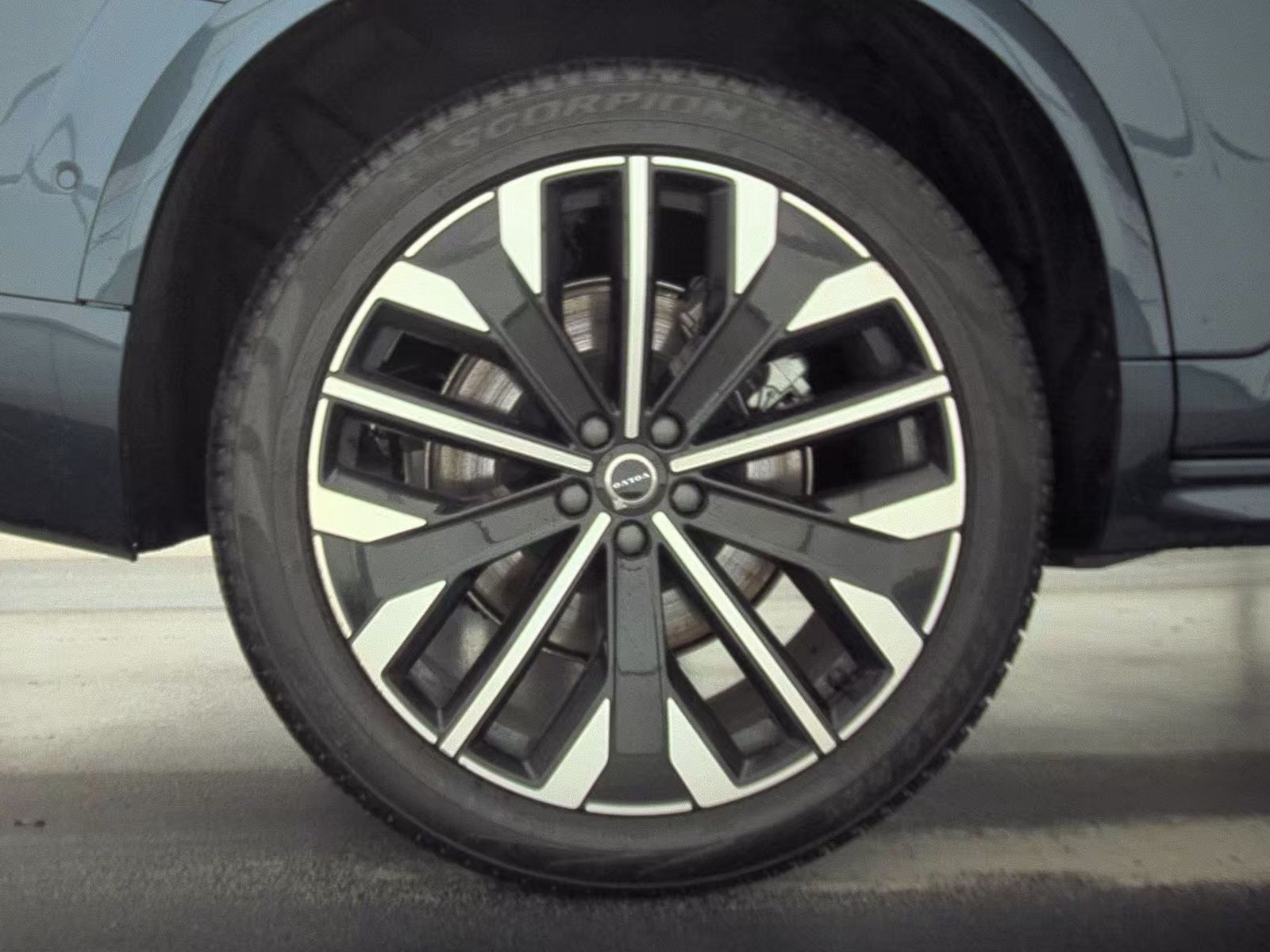 2025 Volvo XC90 B6 Plus AWD