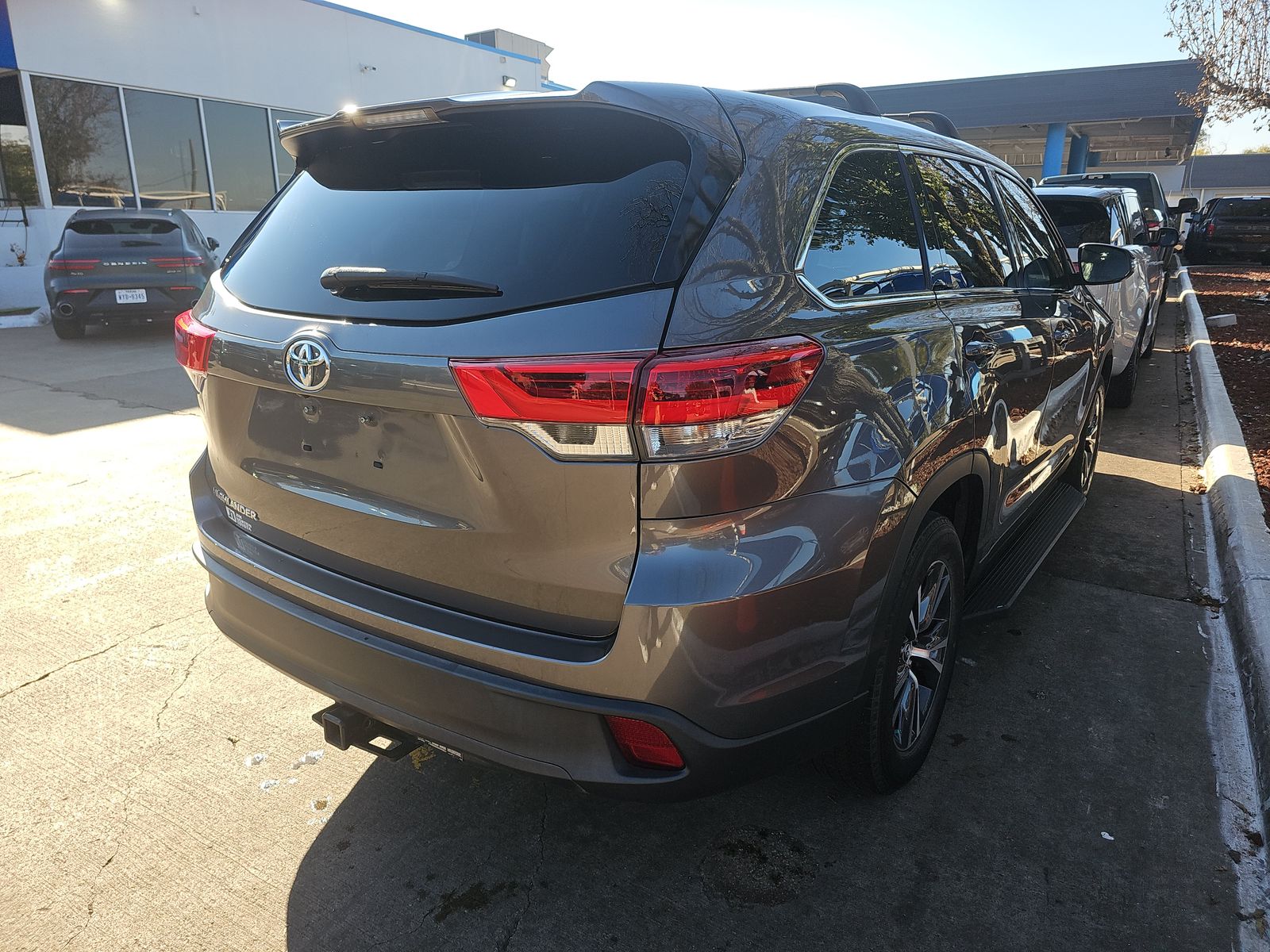 2019 Toyota Highlander LE FWD