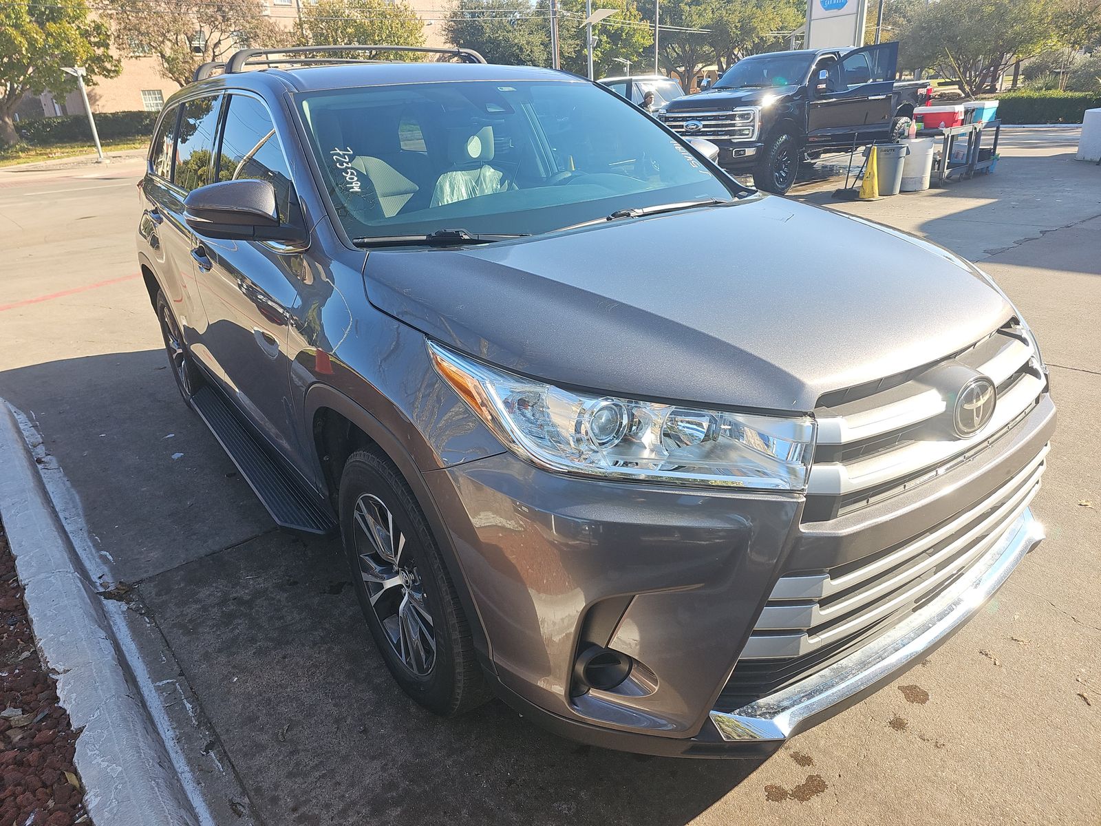 2019 Toyota Highlander LE FWD