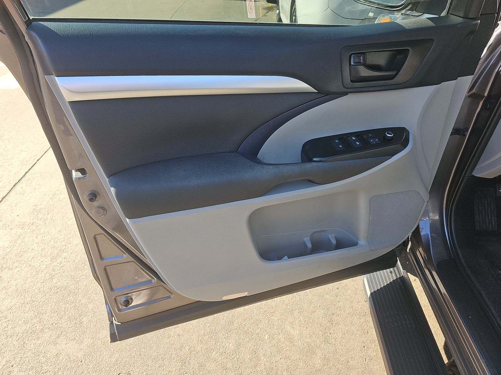 2019 Toyota Highlander LE FWD