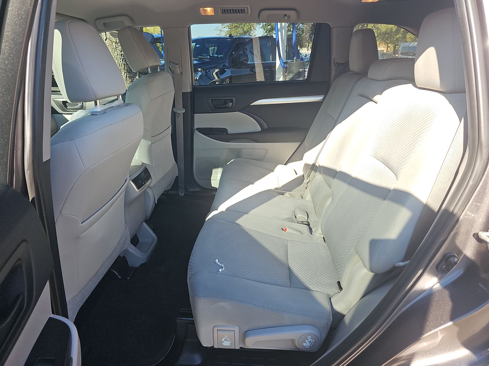 2019 Toyota Highlander LE FWD