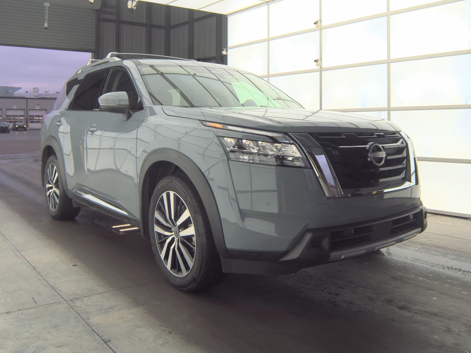 2024 Nissan Pathfinder Platinum AWD