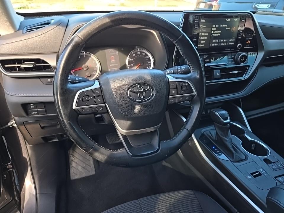 2022 Toyota Highlander LE FWD