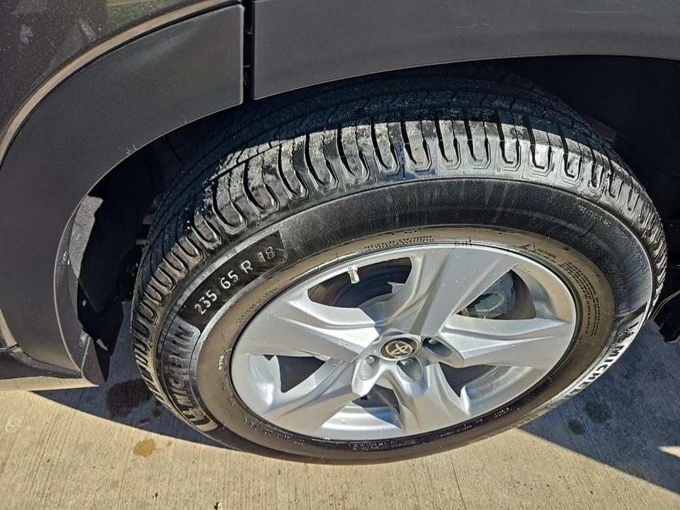 2022 Toyota Highlander LE FWD