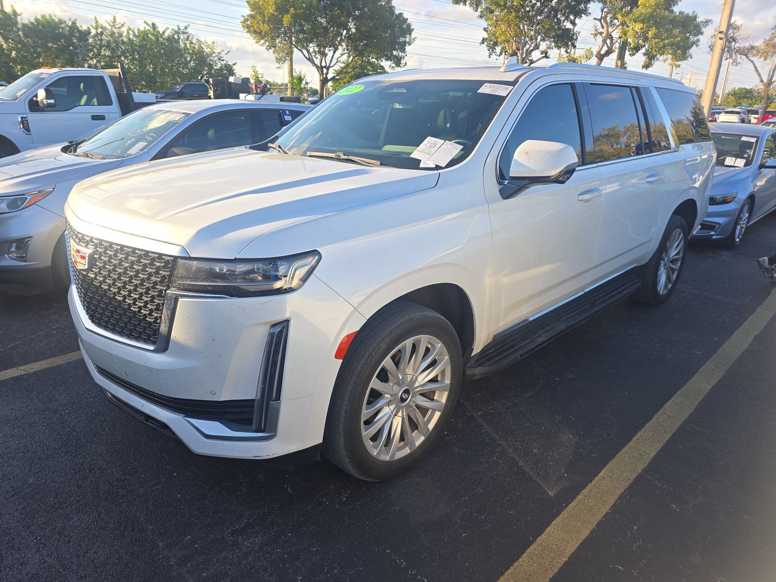 2022 Cadillac Escalade ESV Luxury AWD